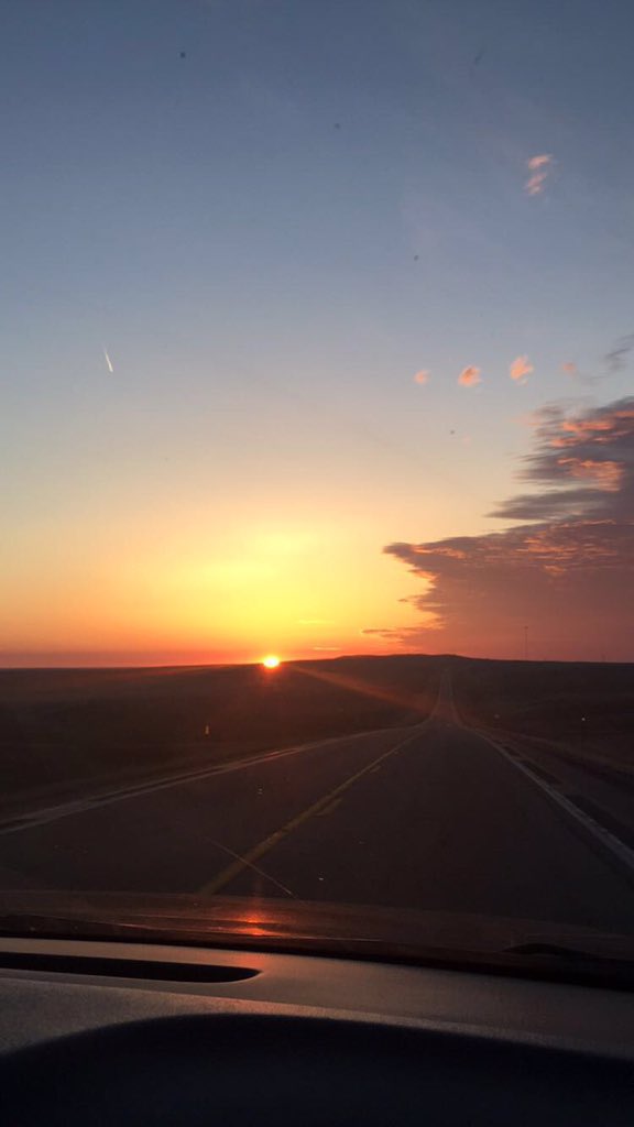 MAB_EagleButte1's tweet photo. Driving into this sunrise made leaving Eagle Butte slightly less hard. Only slightly 😭 https://t.co/mk6ivntS8N