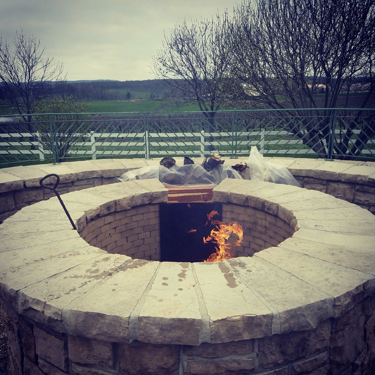 CrownValleyWine's tweet photo. We have a blazing fire pit to warm you up...and the wine helps too!  Come and see us today!  #weareopen #winetime https://t.co/cONplIVouu