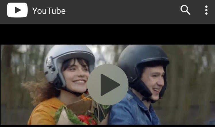 L'amour &amp; Mouloudji pour exalter le bien manger chez les jeunes. Intelligent. Bravo <a href="/intermarche/">Intermarché</a> + <a href="/KatiaLewkowicz/">Katia Lewkowicz</a> ▶️youtu.be/TBUV8O4Jl7w