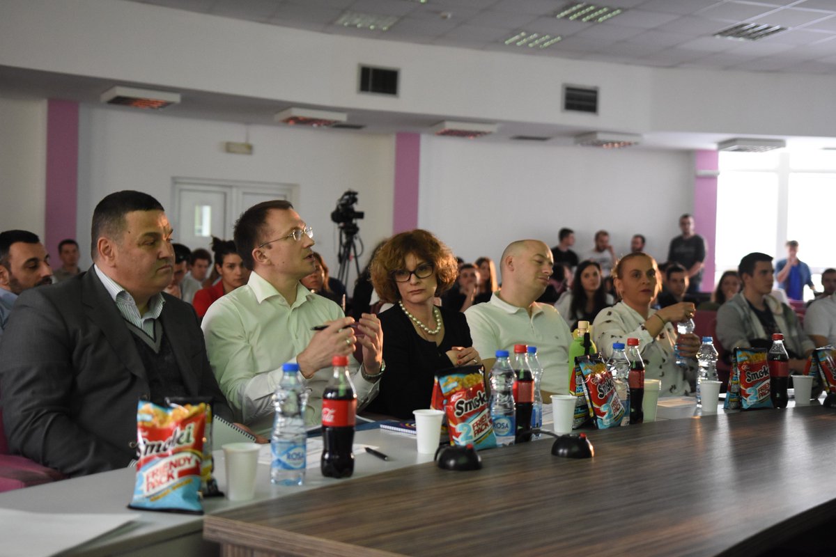 fonis_fon's tweet image. U ovom trenutku naš stručan žiri pažljivo je saslušao sve ideje takmičara 

#FONHakaton #LightUpYourFuture