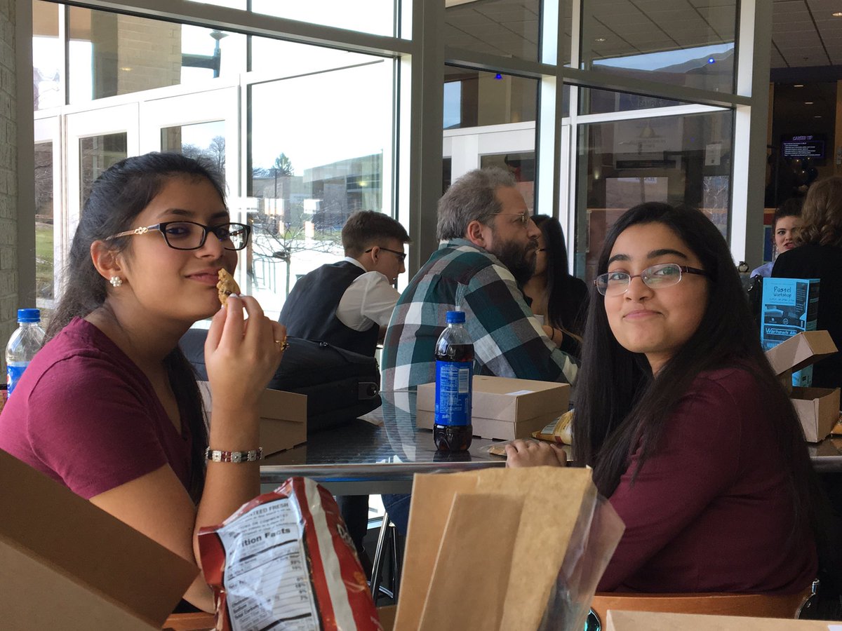 meimeithink's tweet photo. Gotta get that lunch at #WFCAstate with the #4N6HamFam !!! https://t.co/E5RzyghFRC