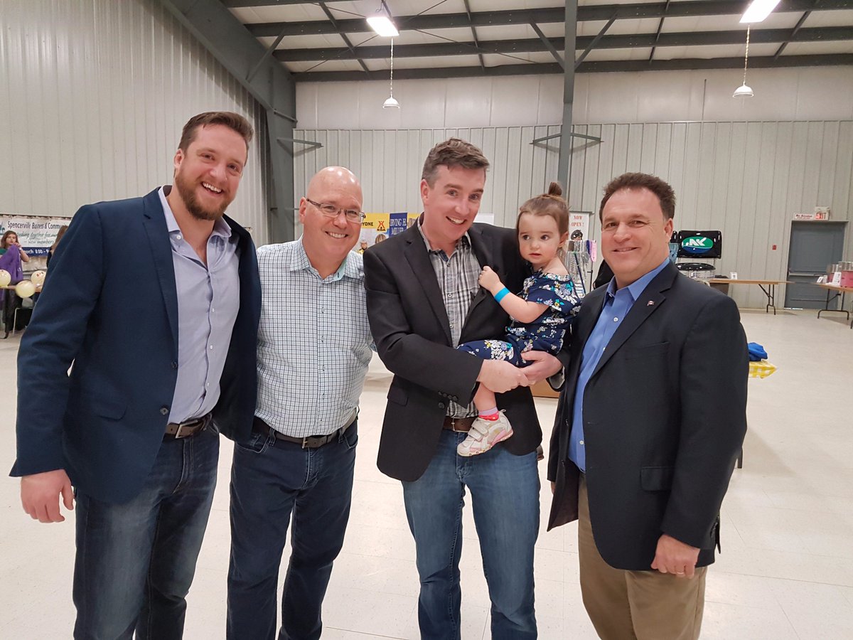 SteveClarkPC's tweet image. Big crowd for Citizens Against the Dump Family Day in Spencerville with @gordbrown @MikeBarrettON @Kyle4LG @SouthNationDump