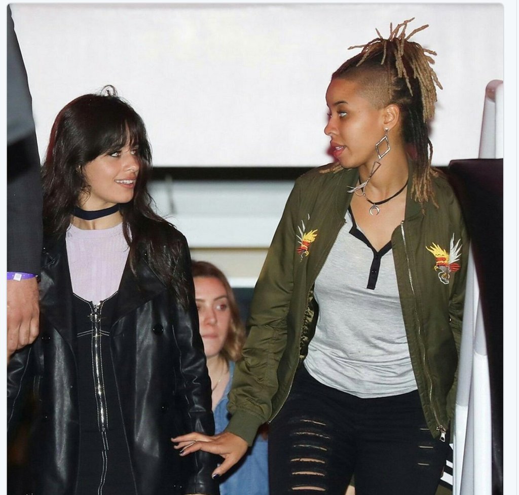 Mi Mi: Dude...I told u we were dressing up tonight 
Ash: Girl I neva got that text 👀...
😂