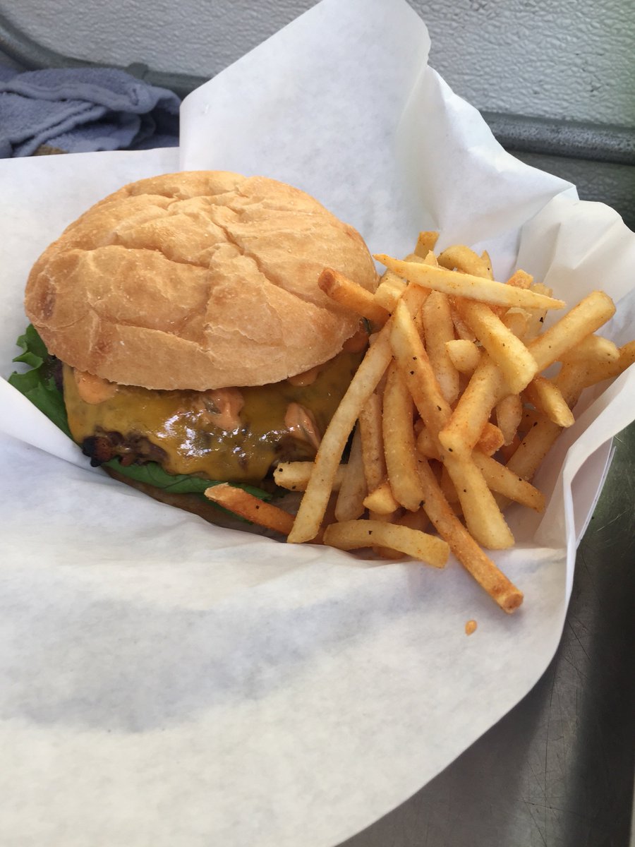 jwboatyard's tweet photo. What do you want for lunch? JW Boatyard is officially open today! #foodtrolley #foodtruck #pnw #diningalfresco #boatyardburger #gigharbor https://t.co/UIPOQ8byqJ