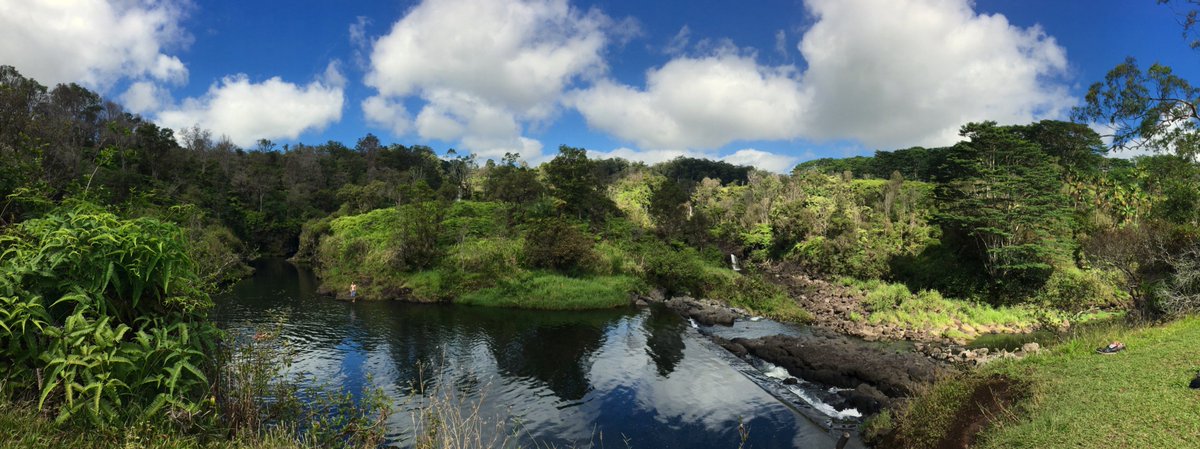 zachstreet47's tweet photo. Earth, you are an Artist
Painting rivers & clouds
Sculpting
Hearts from trees & stone
#19syllables
#LoveYouMamaAina
#PlanetaryPoems https://t.co/Uf1Fla1ivl