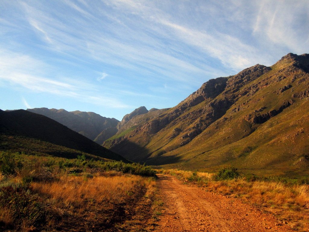 jnroux's tweet image. Running in the shadows of mountains... early morning fun in Jonkershoek. Blog post: goo.gl/ZvDrEG #extremejogging #trailrunning