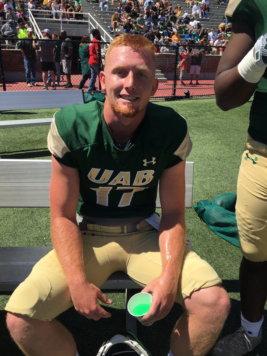 UAB_FB's tweet photo. .@TJohnston0130 with the QB keeper for another Green TD.

And some Blazerade to celebrate 🎉 https://t.co/8jk8iuB1vS