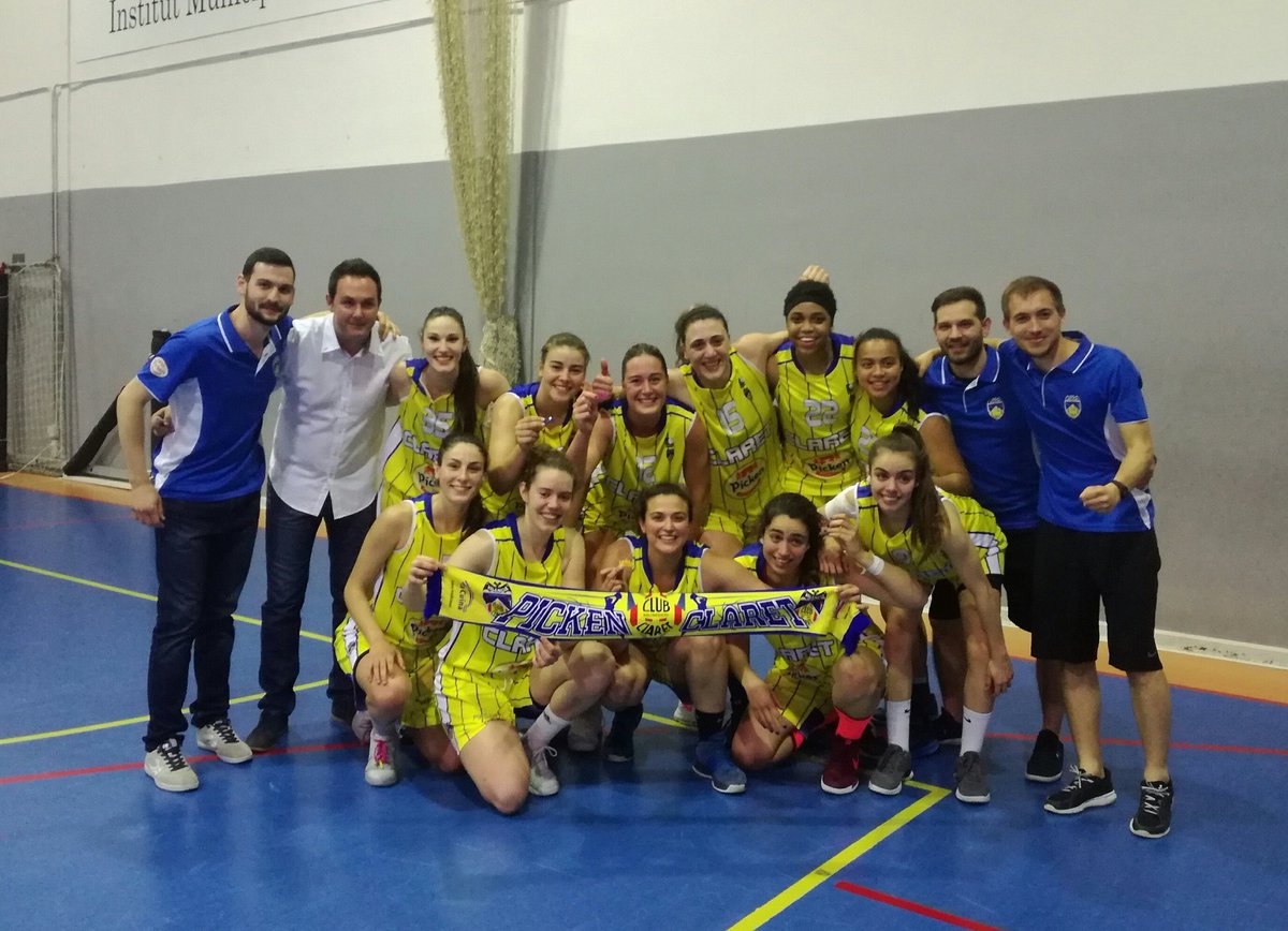 CBClaret's tweet photo. Final del partido!! Victoria 54-61, que nos deja en liga femenina 2 la próxima temporada! #gopickenclaret #enormes https://t.co/4RCq78HaHu