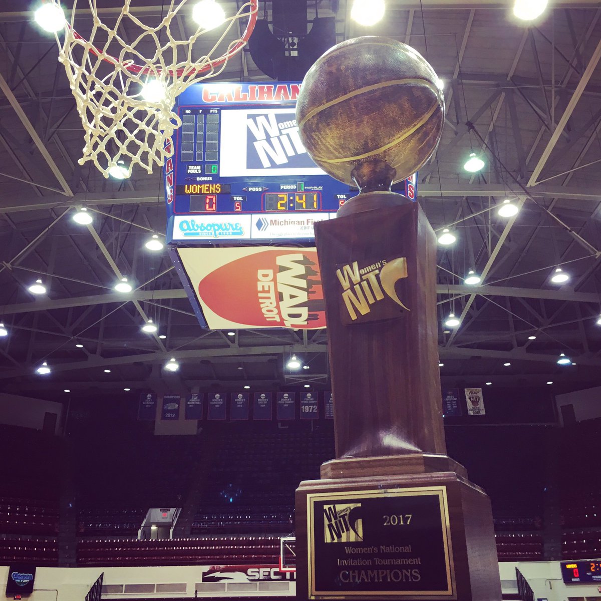 GTWBB's tweet photo. This is what it's all about today! #WNIT #TogetherWeSwarm https://t.co/ycrHhXSsRX