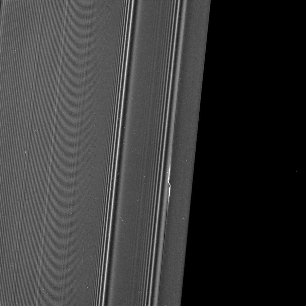 NASA's tweet image. Propellers, or disturbances in Saturn’s rings, are seen in this @CassiniSaturn pic taken during a ring-grazing orbit go.nasa.gov/2nLbivb