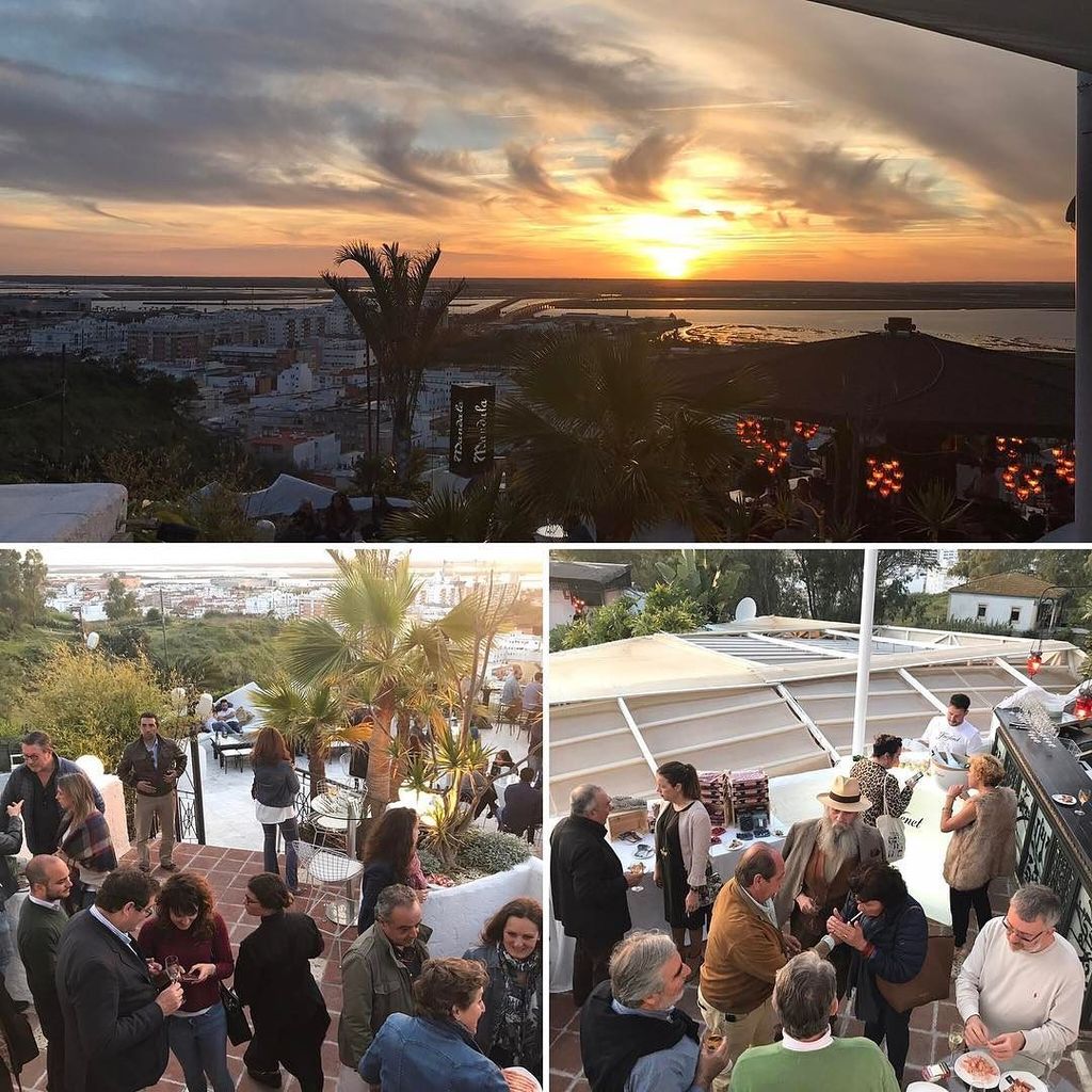 andgastrotur's tweet photo. Celebremos el día. Bienvenida noche! Productos de Huelva &amp; @freixenet #premiosaagt17 #huelvagastronomica17 https://t.co/dKrQDQnmGE https://t.co/W47OSL5NHB