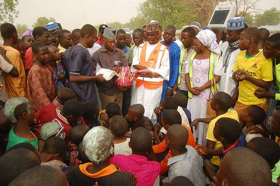 ShettimaDogo's tweet photo. @DanBorno @Insidearewa @NePcni @kujarima #Bosema take up psycho social support #football competition in IDPs Camps https://t.co/agYuzF7HLD