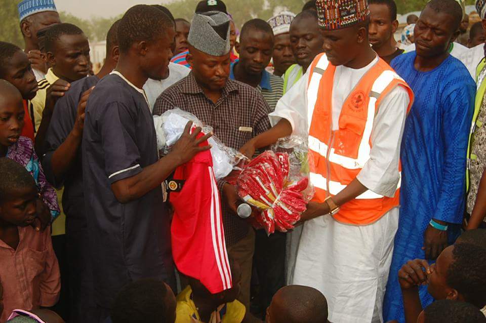 ShettimaDogo's tweet photo. @DanBorno @Insidearewa @NePcni @kujarima #Bosema take up psycho social support #football competition in IDPs Camps https://t.co/agYuzF7HLD