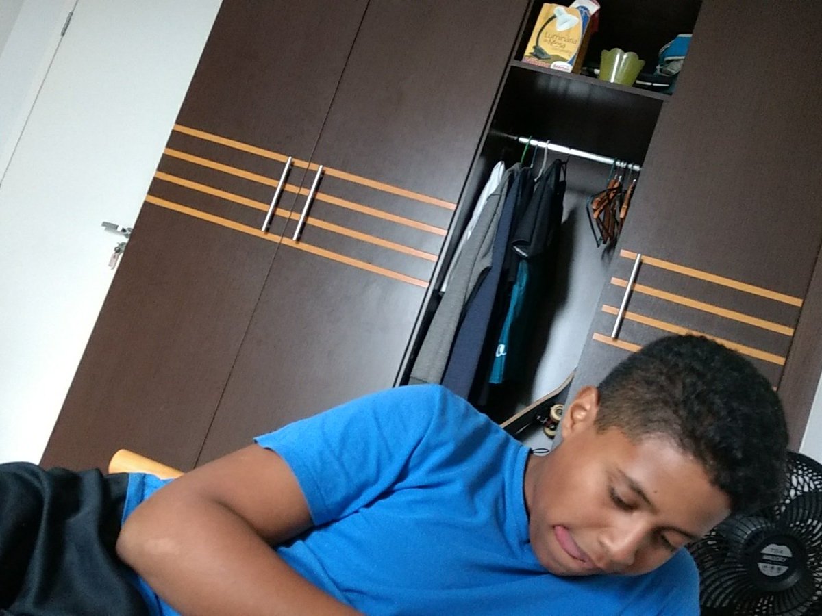gabrielortis3's tweet photo. Um Gordo na cama e ainda por cima negro https://t.co/GJCPCpZYgg