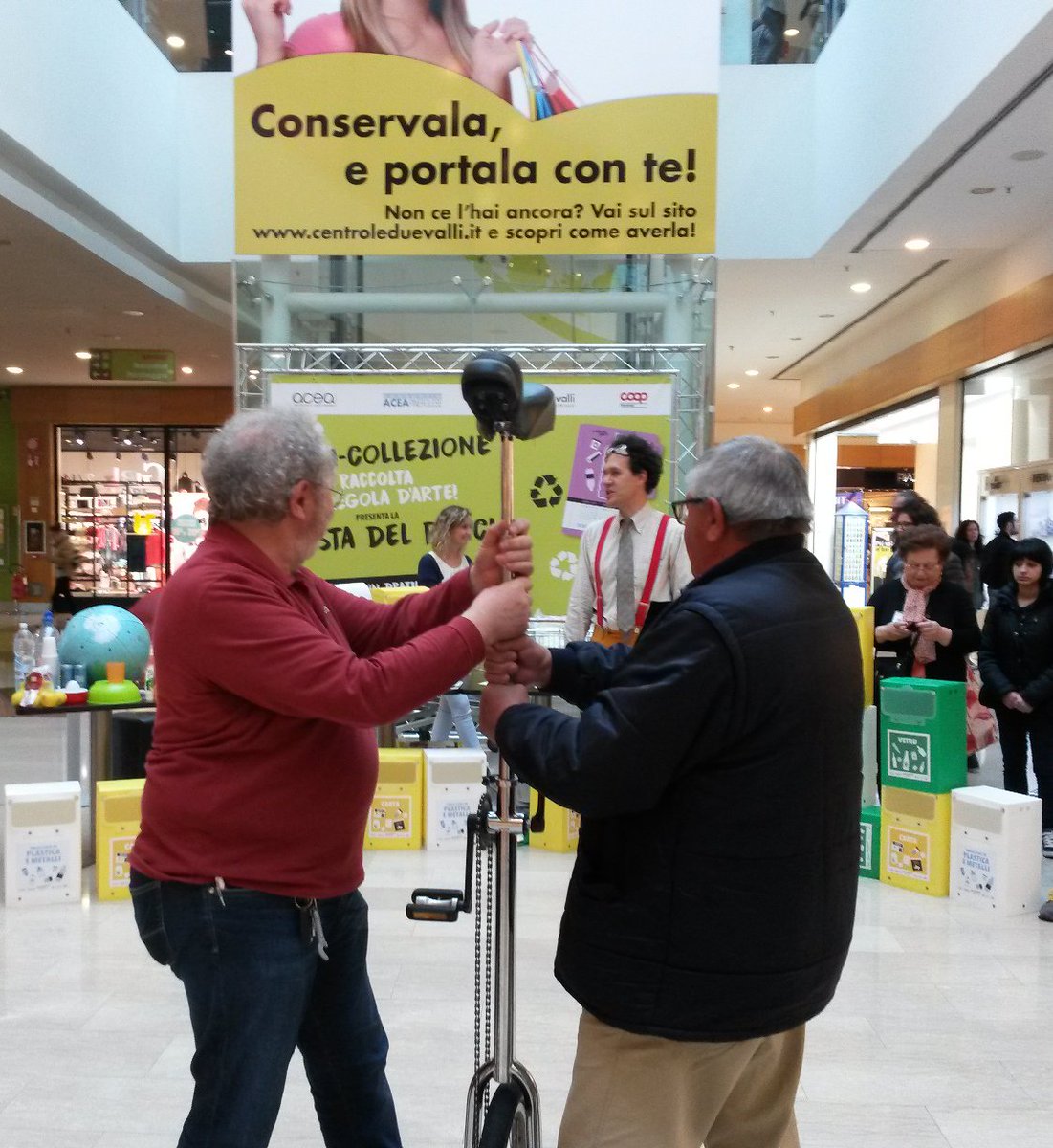 acearegoladarte's tweet photo. Oggi in centinaia alla ns Festa del #Riciclo con @Nova_Coop @Simone_Chi @EleonoraCerulli @ecodelchisone @vitapinerolese @VocePinerolese https://t.co/7uAEgxWxL5
