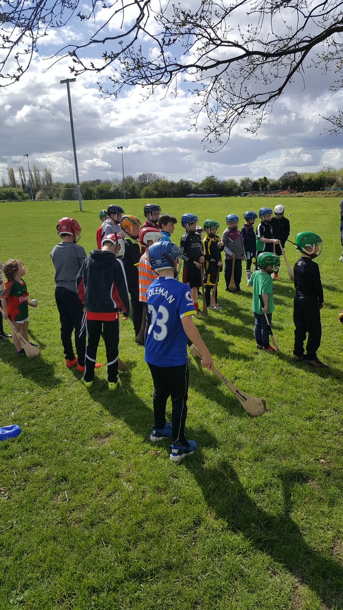 DamienColeman4's tweet photo. Great Days Hurling @LONDAINGAA "Super games centre" @ConnachtGAA @GAAlearning    #Future #60 children @Tara_Camogie_UK @officialgaa https://t.co/o5Vliut6GO