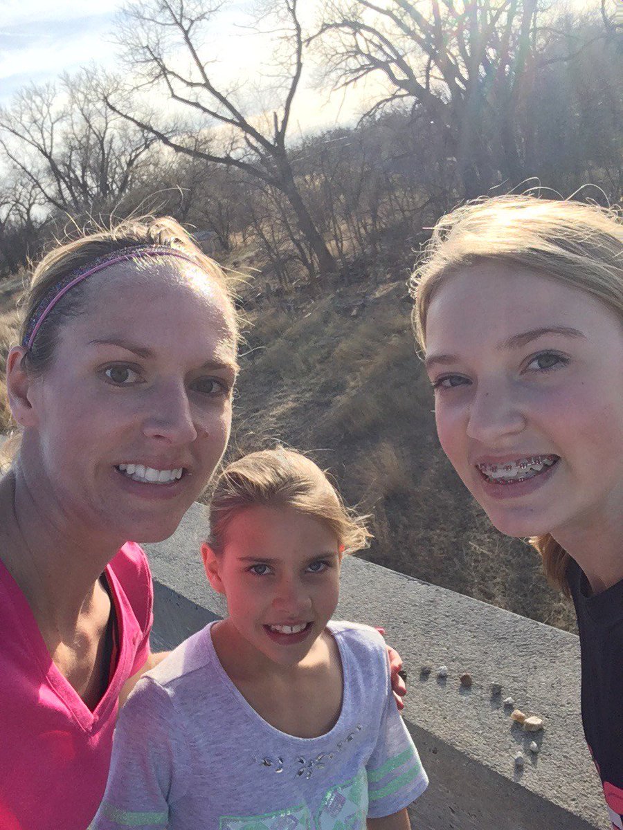 Pinkess1's tweet photo. April Ultimate #CoffeeDate #linkup #fitfluential #sweatpink #drinkclick #running https://t.co/1KNlaSgvMz https://t.co/SqNPuwOto1