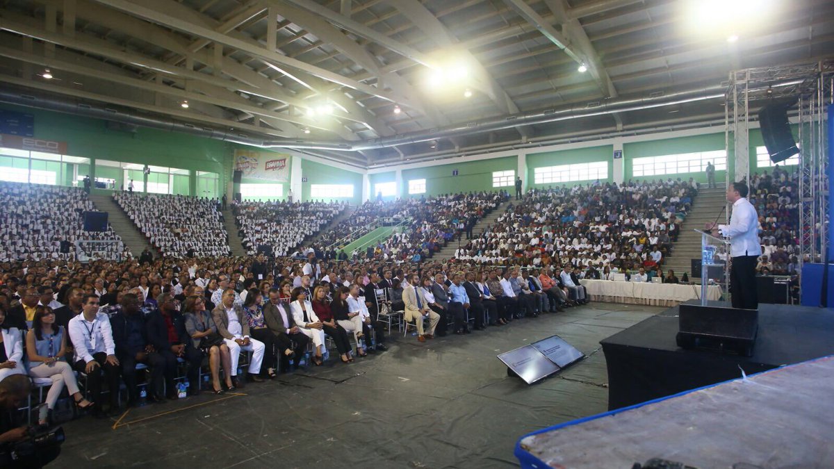 ProcuraduriaRD's tweet photo. PG @JeanARodriguezS habló ante más de 5 mil colaboradores en el 1er Encuentro del Personal de la @ProcuraduriaRD. #ProcuraduriaAvanzaRD https://t.co/bzDGVYqZ52