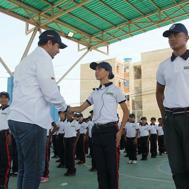 ComisJeanFranco's tweet photo. 200 niños, niñas y adolescentes, integrantes de la Brigada Infantil y Juvenil “Luchadores por la Paz”, de @PolibolivarBna. @GuillermoCompa https://t.co/HgbwffVUb3
