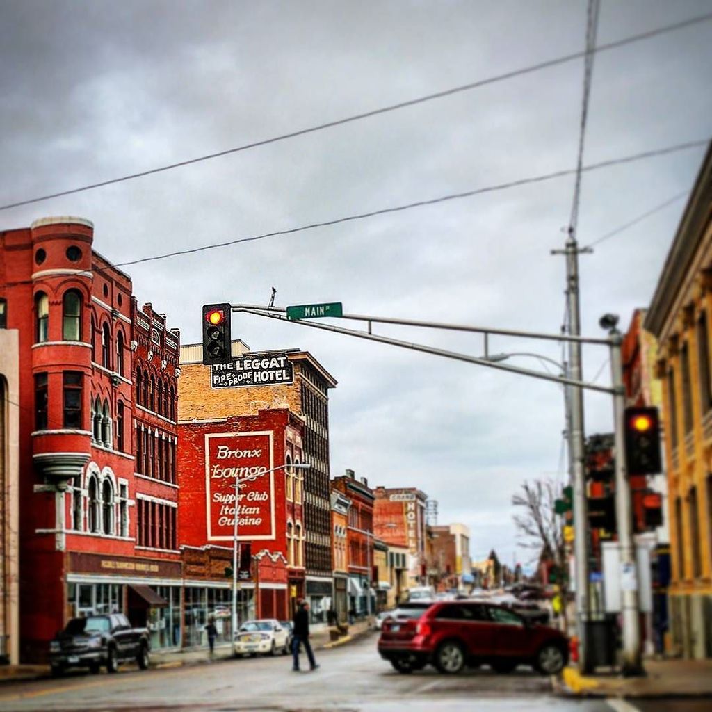 MaxDetjens's tweet photo. #broadway looking west from #MainStreet. #architecture #NHLD #history #butte #montanalife #uptownButte from @maxdetjens on Instagram https://t.co/Ow8MHpKh8O