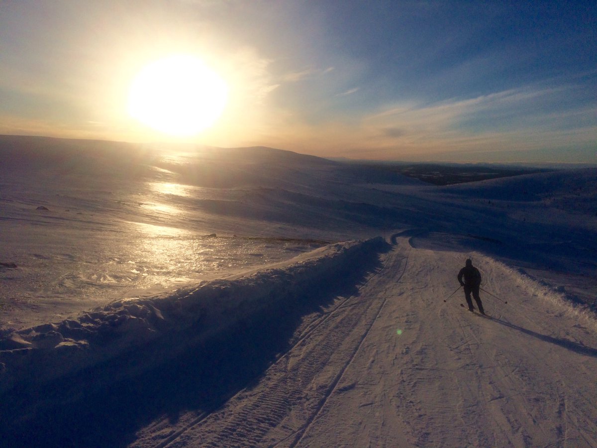 Viikon päästä kauden viimeinen kisa: Kebnekaise Classic yhdessä Nokelaisen kanssa. #vuorihiihto #lasportivafinland #high5 #teamhapanmaito