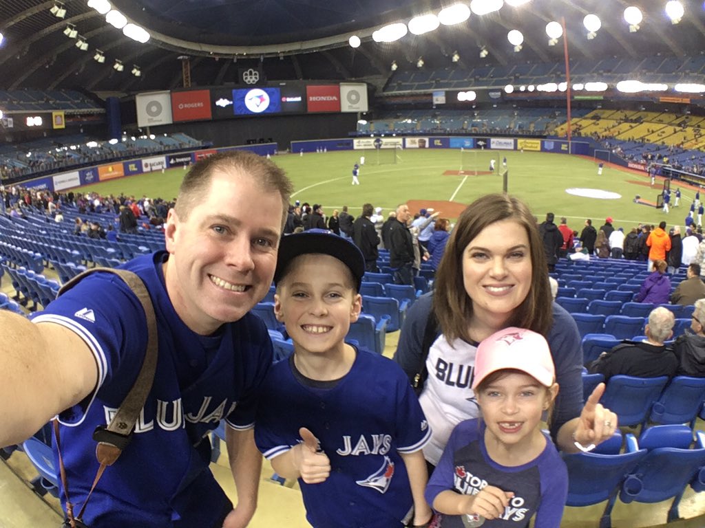 VanAppleton's tweet image. We couldn't wait for the home opener, so we came from the six to see our boys in blue. @BlueJays #BlueJaysMTL #LetsRise