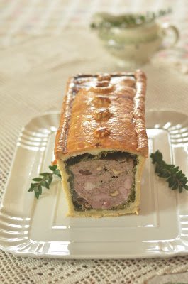 MTChallengeblog's tweet photo. Ed eccola la stupenda terrina vincitrice: terrina di maiale e coniglio in crosta di Maidemoiselle Marina! Congratulazioni!! #mtc64 https://t.co/FfzWkyxRVr