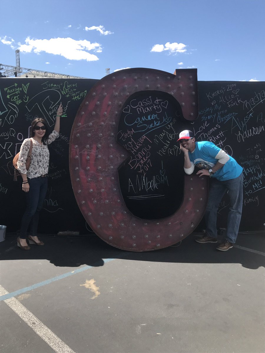 jimmyamf's tweet photo. #cmatailgate #thefthead waiting on @loveandtheft to kill it @TheftHeads_ @kwynn2411 https://t.co/TAO0BPf5RL
