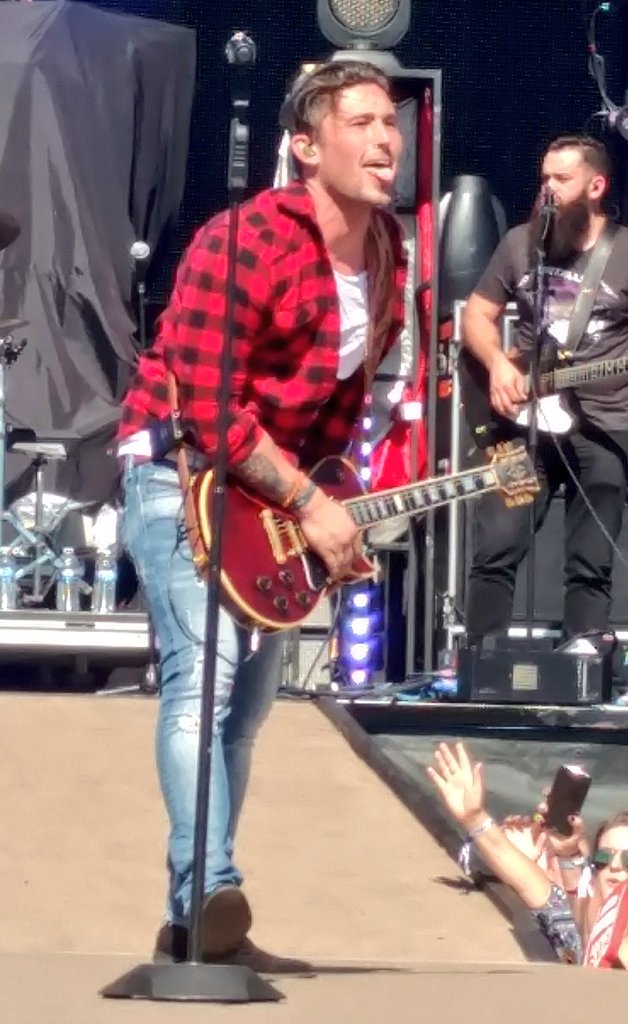 1Fan_Runaway's tweet photo. Missing @RunawayCountry 😥
@RunawayCountry @Michaelraymusic #RunawayCountry2017 @K923Orlando @OHP_Venues https://t.co/3o4OEGQslg