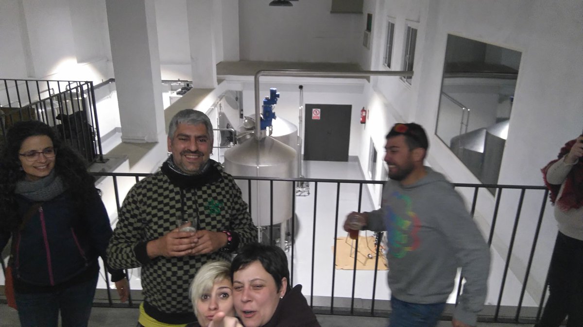 Hola, la festa està aquí <a href="/LesClandestines/">Les Clandestines</a> <a href="/AssSinglot/">Associació Singlot</a> <a href="/cervesers/">cervesers.cat</a>