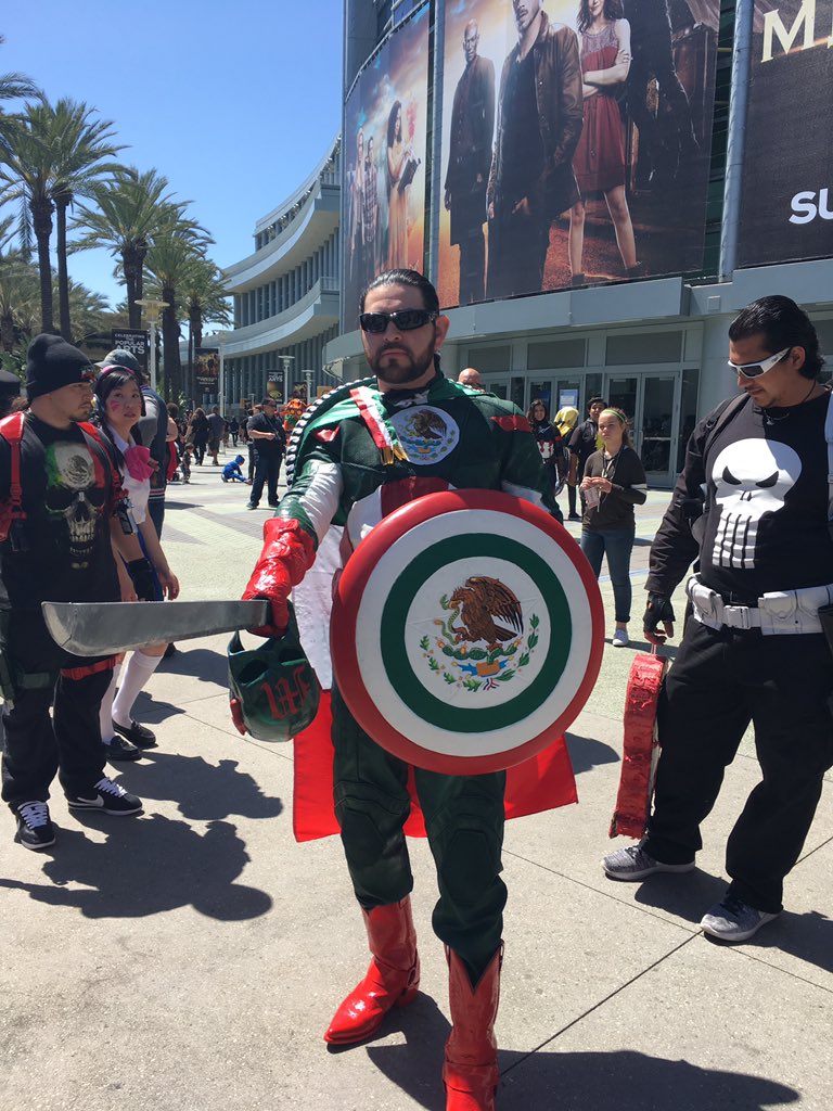 TexanMorrell's tweet photo. @JonathanLondon Do I win best picture @geekscapedotnet ?
#CaptainMexico https://t.co/F1TTZ5gWSi