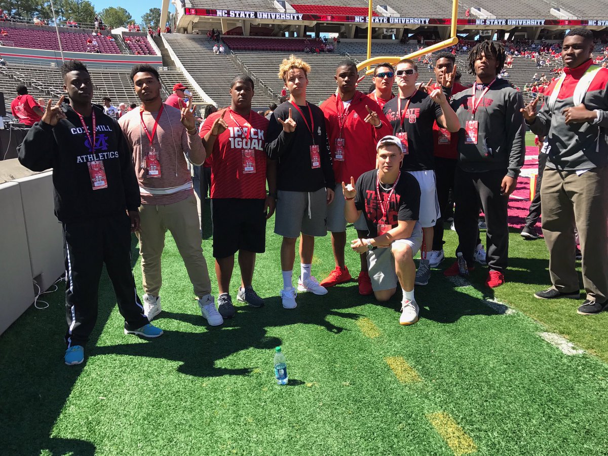 Daltoncounts25's tweet photo. New family.. looking forward to an amazing college career on and off the field with these fellas for the next 4 years #pack17 @PackFootball https://t.co/m4HXYuhCS2