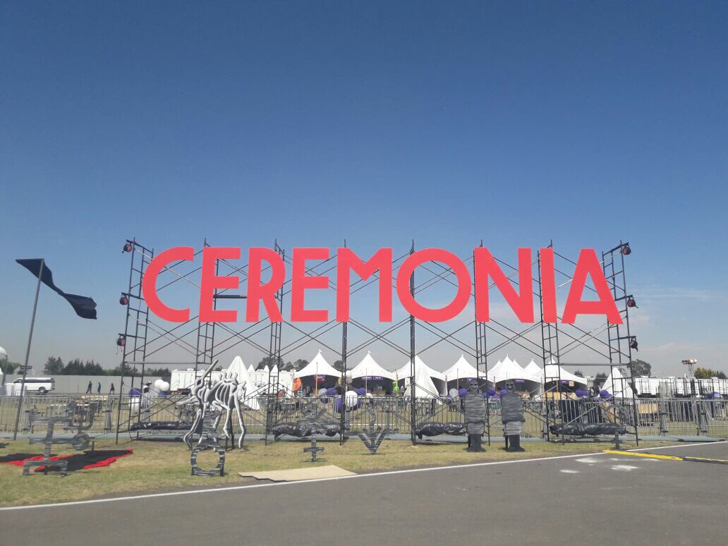 Por fin llegó uno de los festivales más esperados @CeremoniaXXX #Ceremonia17 #CeremoniaConVans #Foodtrucks 🚚😎🍻
