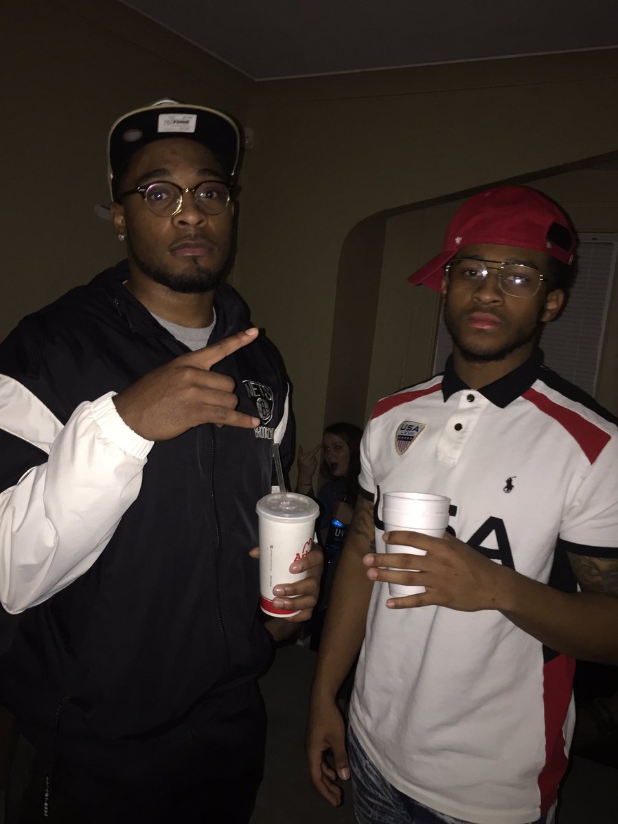 MeechRobinson3's tweet photo. Happy birthday to my big cousin tcole π€π½ Mr.grandad #stepdadmaterial @cousin_terrance https://t.co/TwGgfqctfo