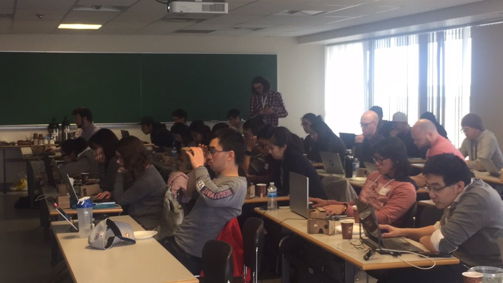 designlablive's tweet image. Getting a bit intense 🙀 trying to create projects  #MedAppsVR  #DesignLabLive