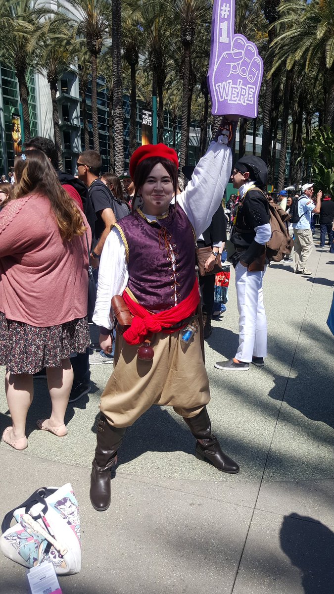 Casterly__'s tweet photo. Scanmoltin! (Hamlan?) @CriticalRole @samriegel #wondercon2017 #Criticalrole #bigbyshand https://t.co/sQYHokvLe7