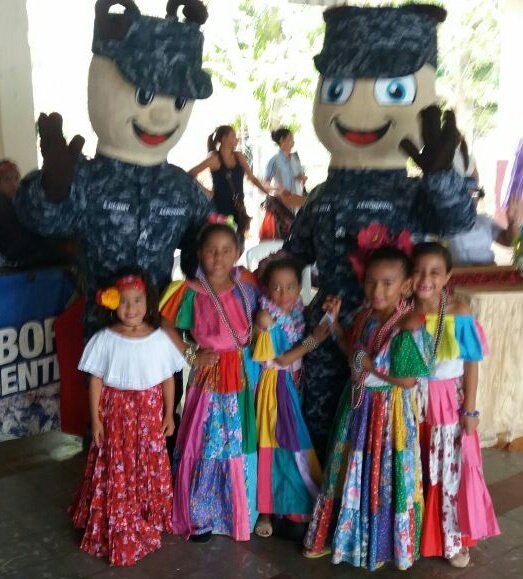 aeronavalpanama's tweet photo. Acción Integral #DINAI participa del Festival de la Caña de Azúcar junto a la comunidad en el Roble de Aguadulce. #AeronavalContigo https://t.co/1u0JQOUbmc