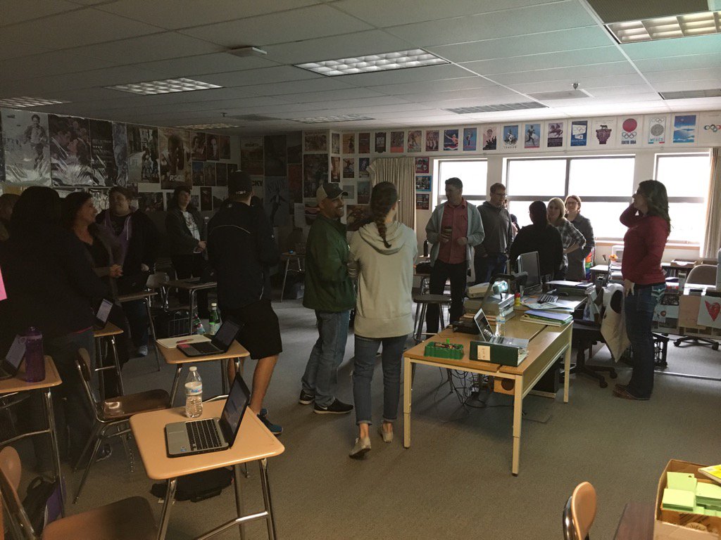 LearnerVCBates's tweet photo. Talking about the kids we need to connect with - with Corrie at #TechConnect2! Heading next into Storybird. https://t.co/92vIEWC4Hs