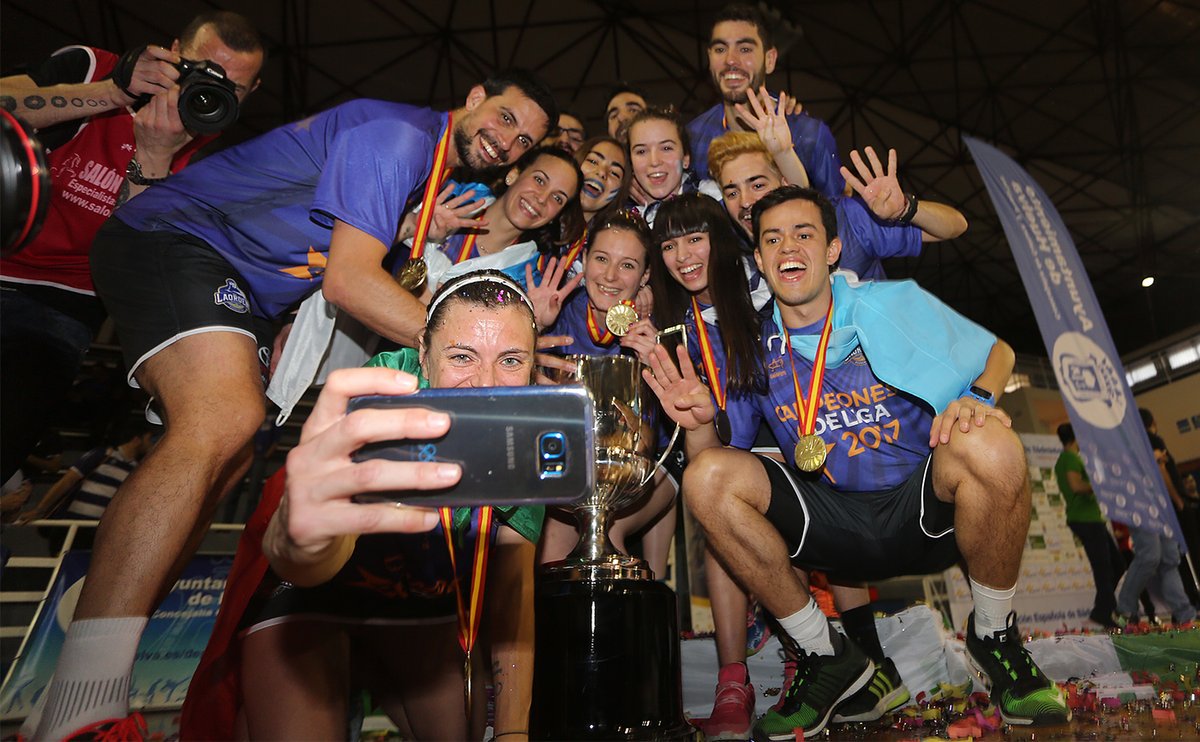 DiarioHuelva's tweet photo. DEPORTES: El @CBIESLAORDEN #Huelva alza su CUARTO TÍTULO de Liga #Bádminton #Top8Final ¡ENHORABUENA TETRACAMPEONES!
https://t.co/TcV0iJxdqR https://t.co/UGkPTMDIz1