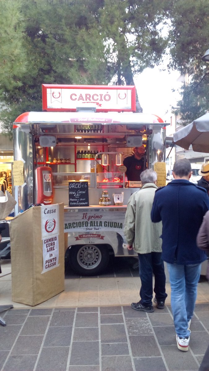 georgiancat's tweet photo. Street food in Porto San Giorgio Fermo region of Marche, the fried artichoke is a must. https://t.co/pDvl03DJ7s