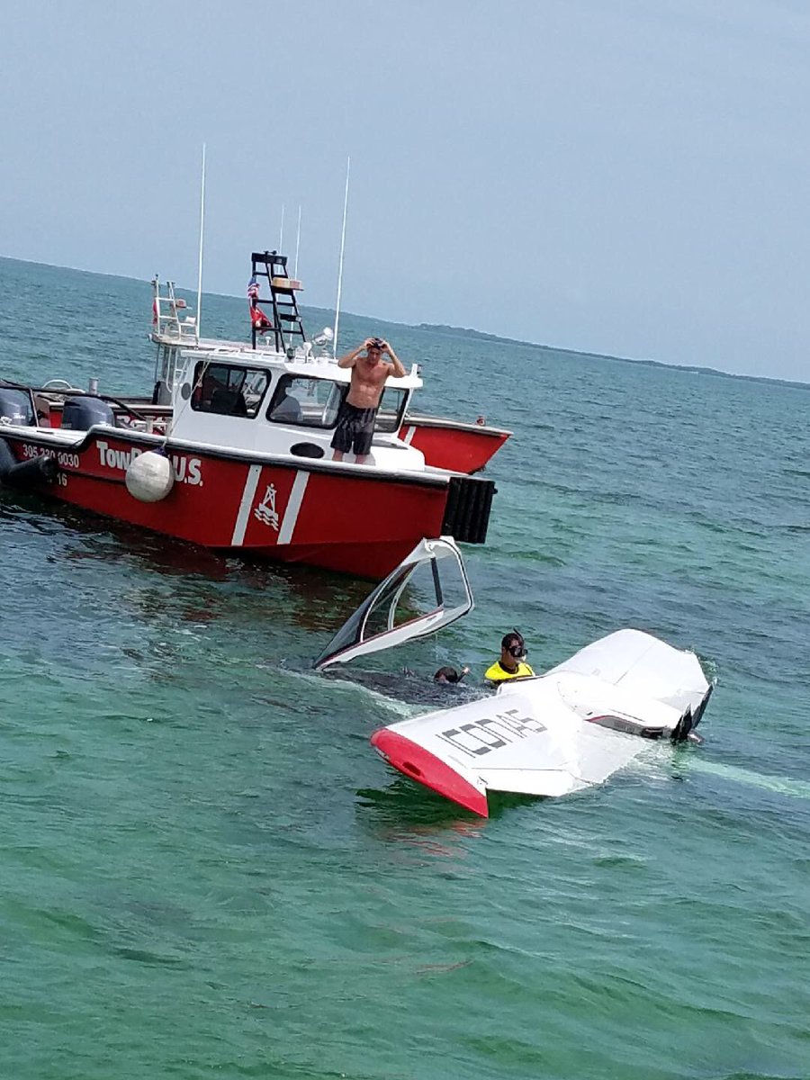 2 survive ultralight aircraft crash into ocean bit.ly/2onjSBr https://t.co/qvtggZnN1H