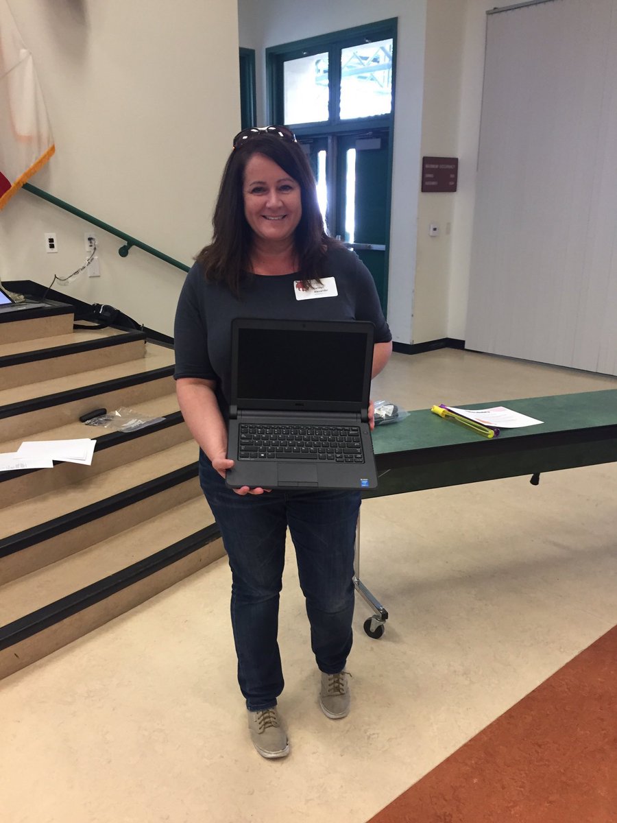 AlexanderTLS's tweet photo. Wow!Thank you so much!I promise to do great things w/it!Thank you for sponsoring this amazing event. @STS_technology @edcampVC @GoldCoastCUE https://t.co/iJameTEgX0