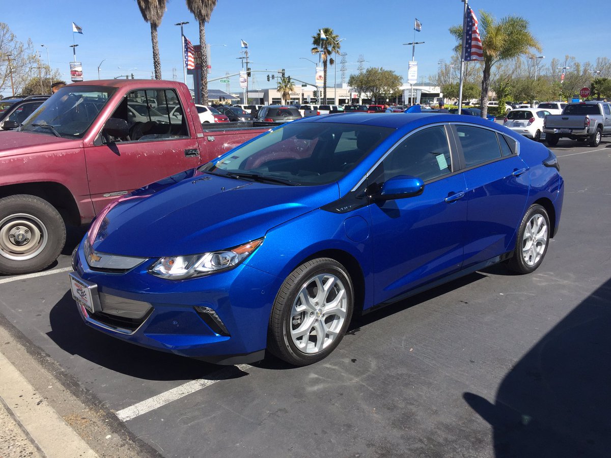 GreenerDriving's tweet photo. Saying hello to my 2017 gen 2 #ChevyVolt π
#Chevrolet #PHEV #GOGREEN #GreenerDriving #GoElectric https://t.co/LNQEQ5Wyfy
