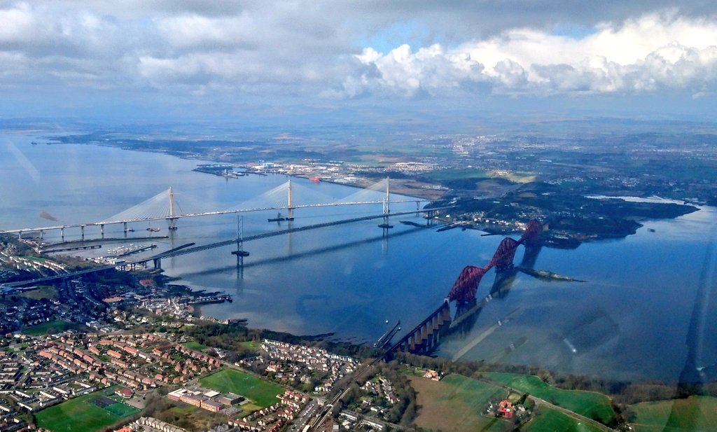 Volteral's tweet photo. @ScotAirAmb #Helimed76 returning to base over the new #roadbridge #forthrailbridge #forthroadbridges #Lothian after tasking π #HEMS https://t.co/GEZf9wWCuy