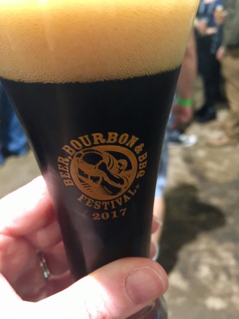 Eatdrinkgogirl's tweet image. #beertasting faves @BeerBourbonBBQ today are #sweetbabyjava by @DuClawBrewing and #dragonsmilk by @newhollandbrew