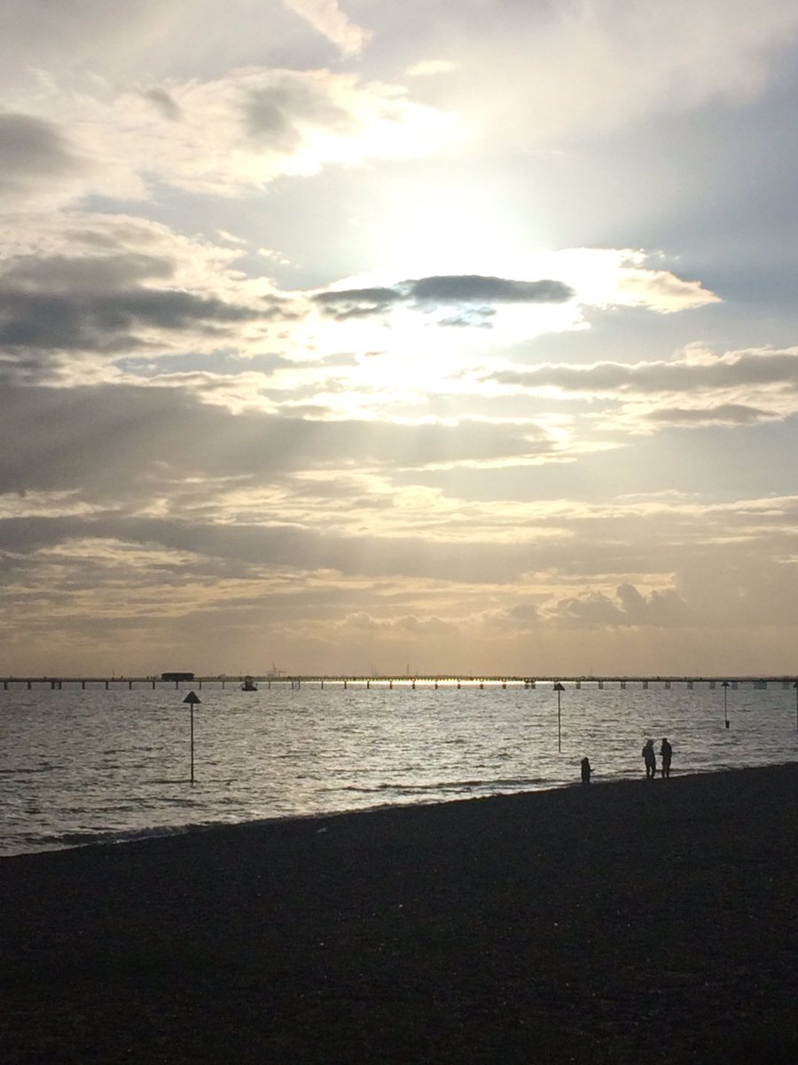 CL4R3F's tweet photo. Popped to the seaside for some fish and chips 🌊 https://t.co/gTvGlSBTCy