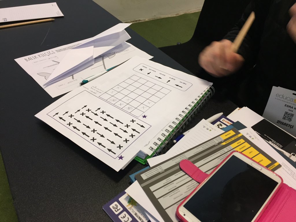 eek_bp_kp_mk's tweet image. #GraphPaperProgramming etkinliğinde komutlar ile şekil oluşturduk. ◾️◽️
#csunplugged #codeorg #kodlama #edtech #egt #educashow2017 #coding