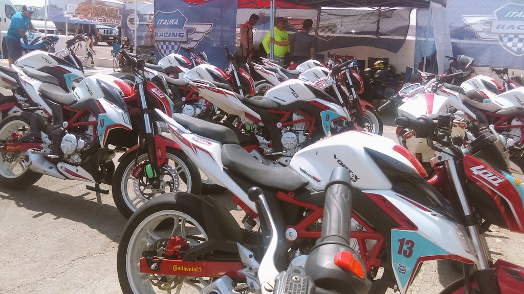 ItalikaRacing's tweet photo. La pista esta lista para recibir las categorías #Ws150 y #VortX 300 en el autòdromo Moises Solana. https://t.co/7qpnIftJve