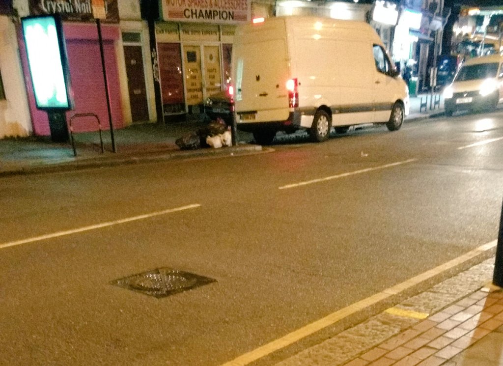 SNPlanningWatch's tweet photo. Van reg EF66ZYM just drove up&amp;dumped those 7-8 bin bags on Portland Road @Metromilitant @cleanstreetstu https://t.co/Df0tvzDAQM