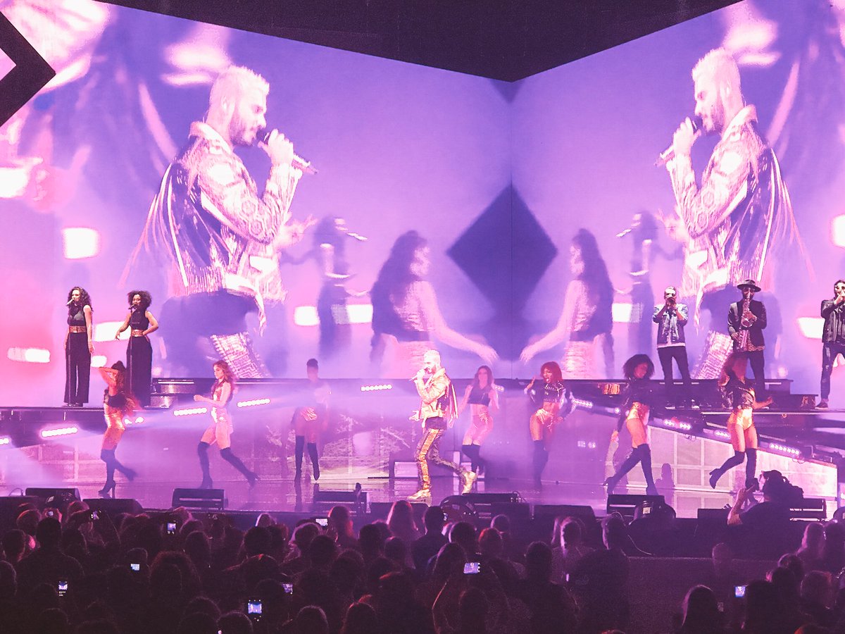 jeremyoff28's tweet photo. En mode cloclo ce soir Avec @MPokora pour le #mywaytour bravo show de ouf 👍💥🔥 #respect #alahauteur #showman #marielo 😂 https://t.co/KAVm9pZwgg